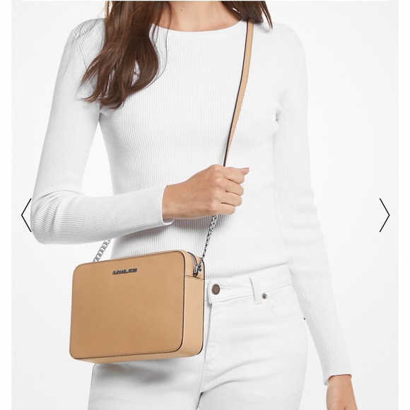 Michael Kors Jet Set Item Large East West Zip Crossbody Leather Camel
NWT - Picture 4 of 4